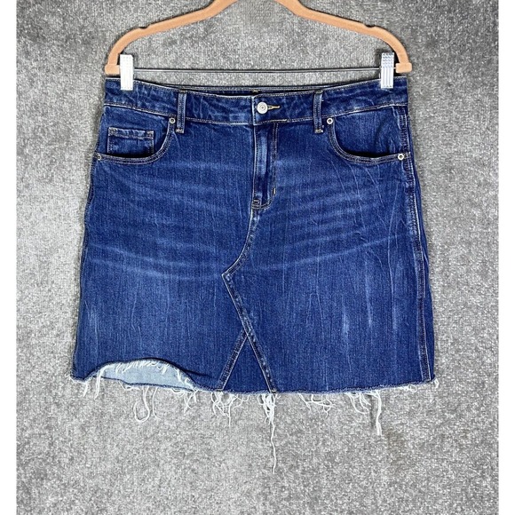 Old Navy Jean Skirt Womens Size 8 Stretch Blue Denim Raw Hem Pockets - Picture 1 of 7